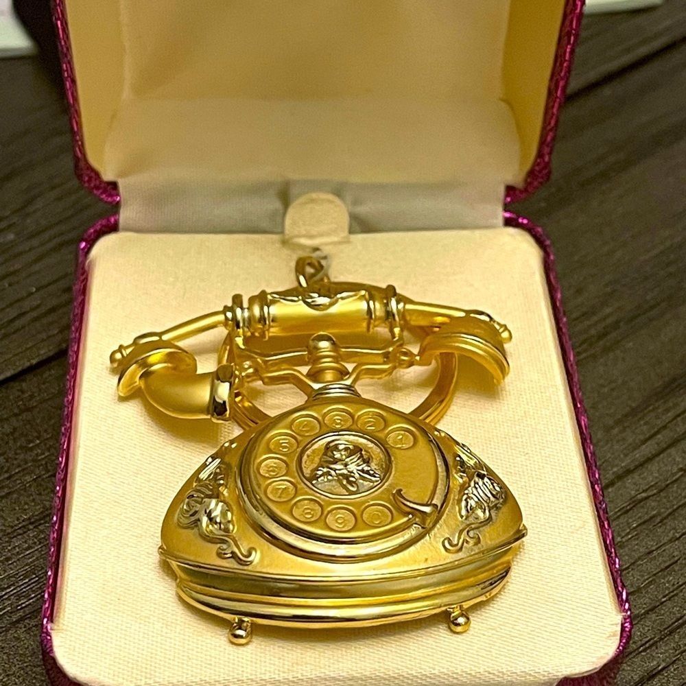 Telephone Keychain-Goldtone - Picture 2 of 3